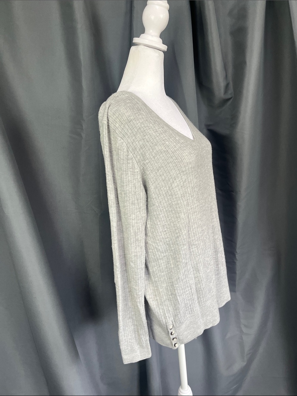 Banana Republic Light Gray Ribbed V-Neck Sweater Top
